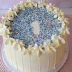 1ste-verjaardag-jongens-taart-blauw-spikkels