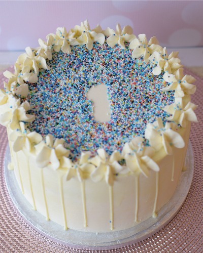 1ste verjaardag jongens taart 1ste-verjaardag-jongens-taart-blauw-spikkels