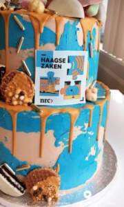 Bedrijfstaarten op een rij! blauw-2 -laag-taart-stroopwafel-zakelijk-logo-taart