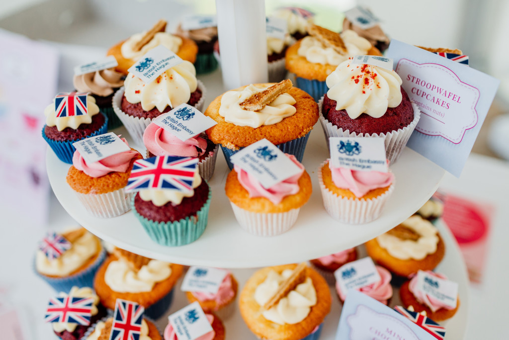Bedrijfstaarten op een rij! company-logo-cupcakes