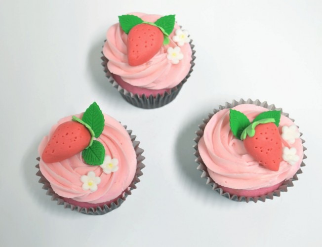 Strawberry short cupcakes strawberry-short-cake-cupcakes