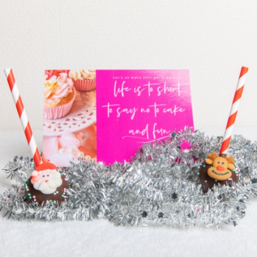 Cakepops-kerst-rood-wit-stokje cakepops-kerst