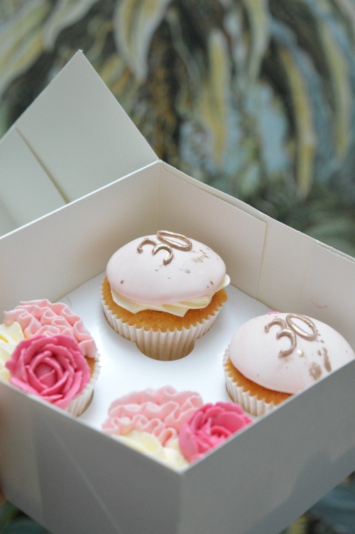 cupcake-roze-30-web verjaardags-cupcake-30-roze