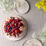 De lekkerste zoetigheden tijdens de feestdagen Pavlova Taart Met Fruit En Chocolade Perfect Pastry 150x150