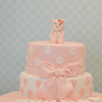 roze wit-stipjes-strik-beer-taart