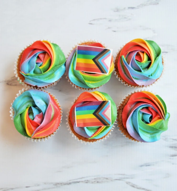 pride-month-cupcakes regenboog-kleuren-cupcakes