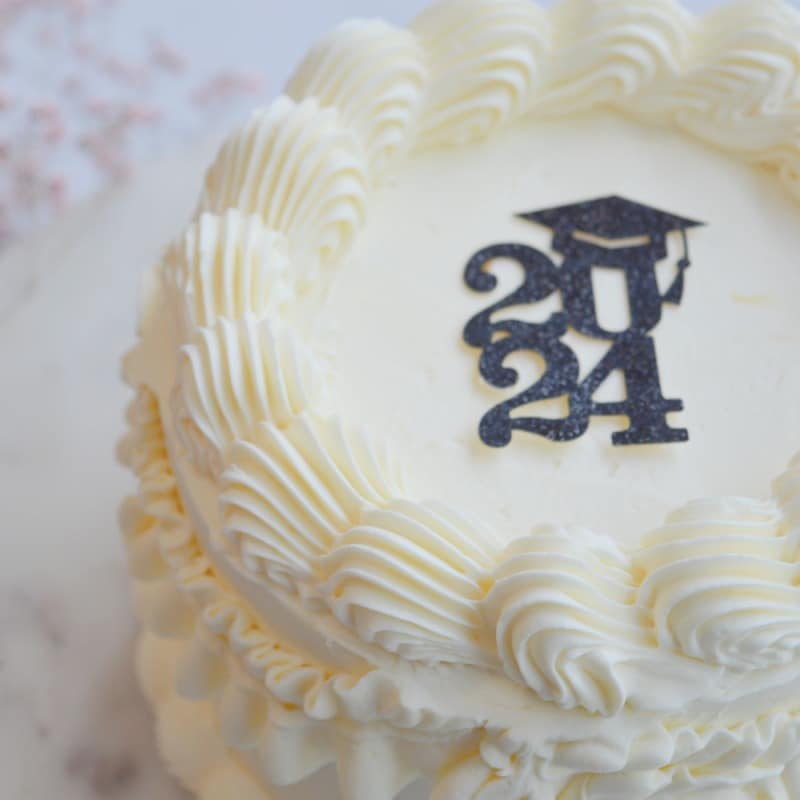 vintage-diploma-taart vintage-wit-graduation-taart-2024