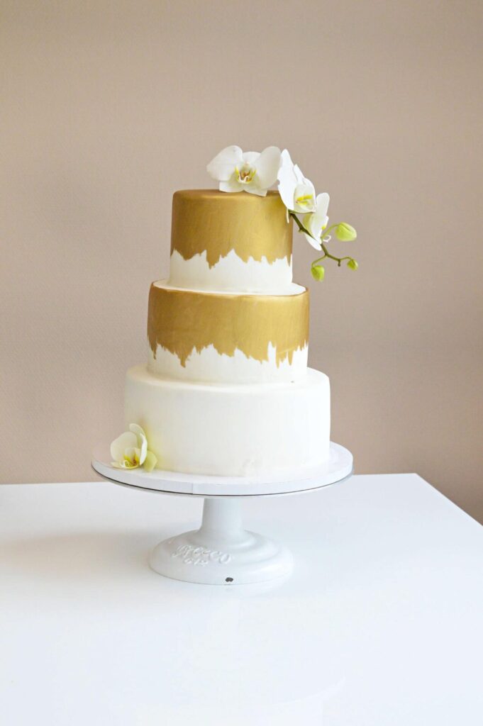 Whitte Gold Orchidee Cake Web Scaled 1 681x1024